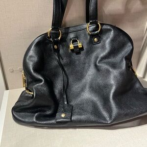Large size Yvest Saint Laurent black leather purse.